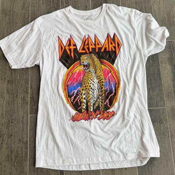 Def Leppard Women’s High and Dry White Graphic T shirt NWOT - Picture 3 of 14